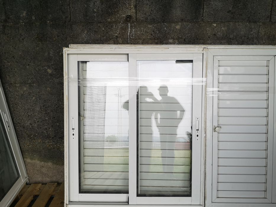 Vendo portas e janelas de alumínio