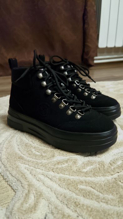 Полусапожки, Черевики Cross Jeans
жіночі колір чорний на платформ