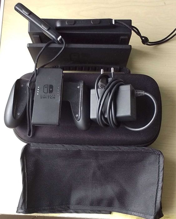Nintendo Switch V2 (Bateria Melhorada) + Pack Acessórios Completo