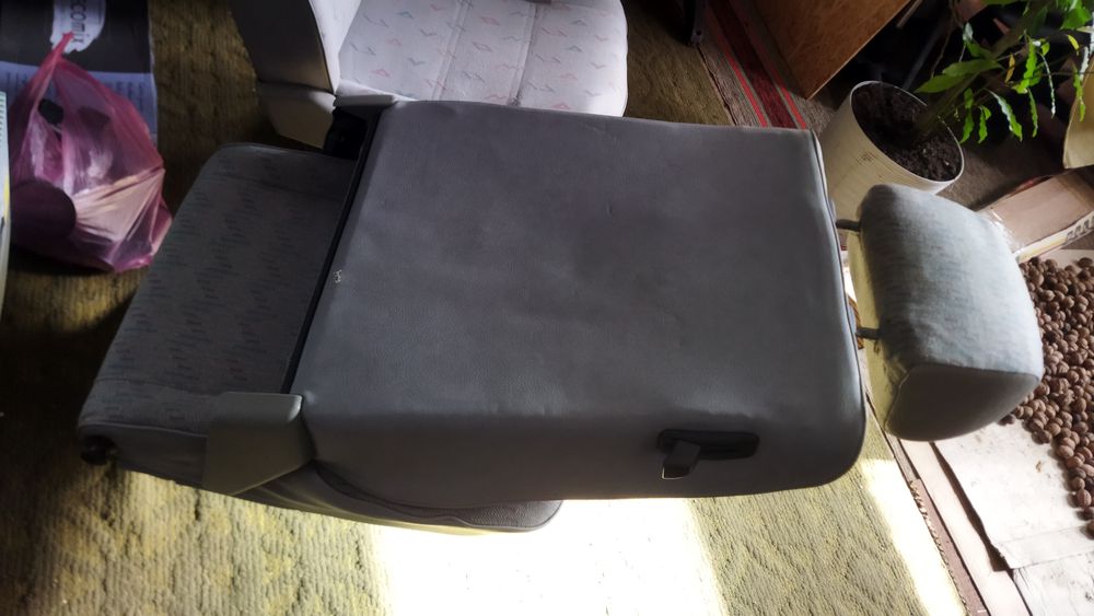 Продам автокрісла сидіння для мікроавтобуса з фольцвагена оригінал.