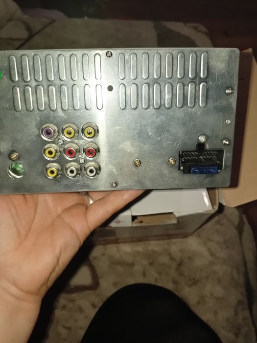 Продам магнітолу до машини