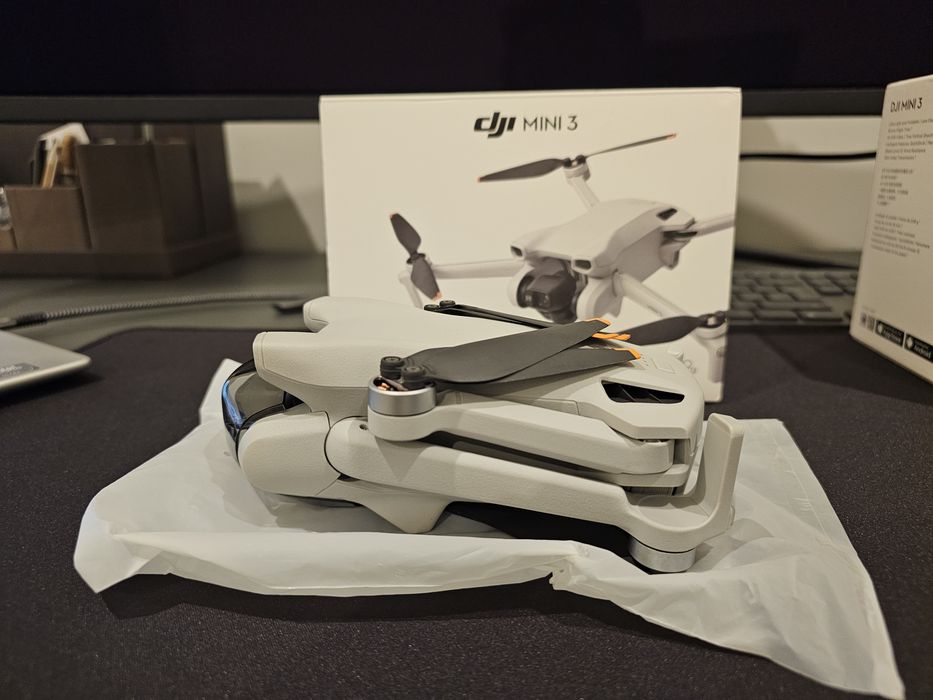 DJI Mini 3 + Comando DJI RC