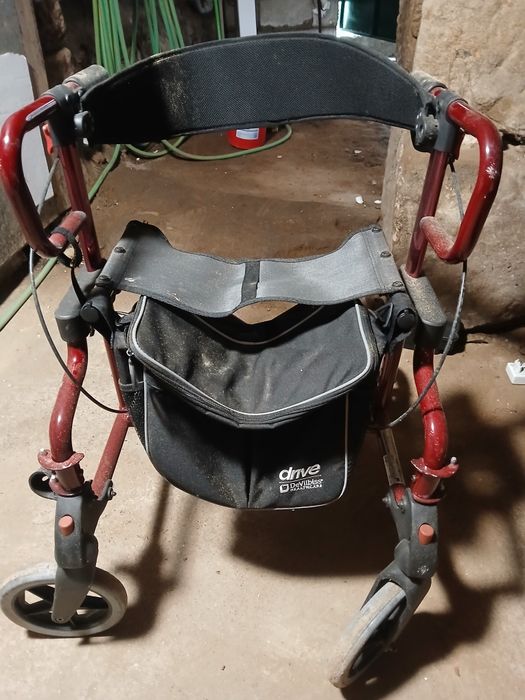 Cadeira de rodas como nova