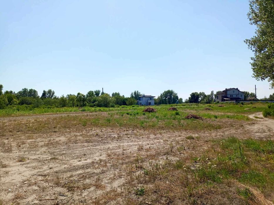 Продаж ділянки під забудову перша лінія від водойми на Троєщині без%