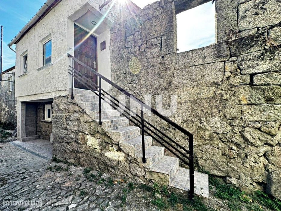Moradia T1+1 - Totalmente Remodelada e Pronta a Habitar