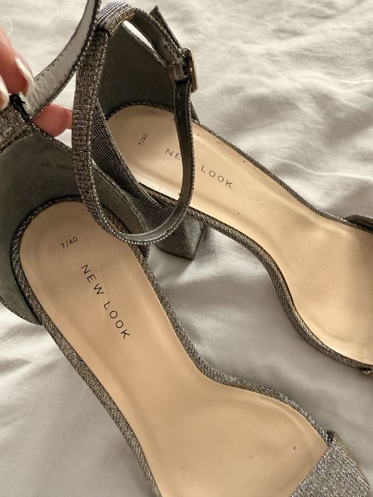 Buty na obcasie