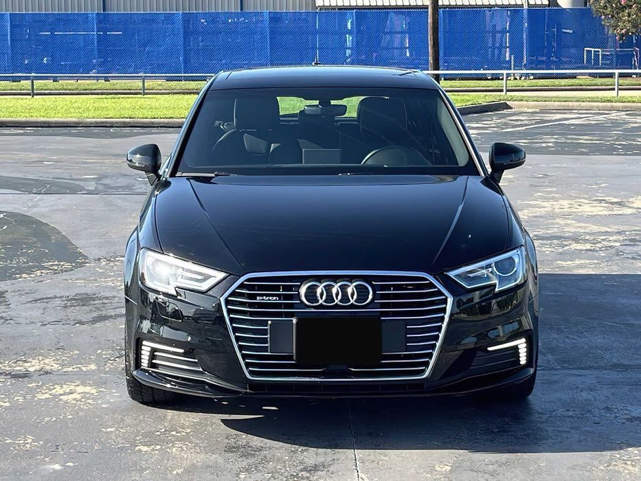 Audi A3 e-tron      2016