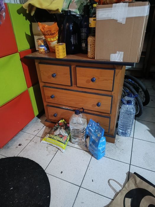Cómoda em pinho 95 largura x 50 profundidade