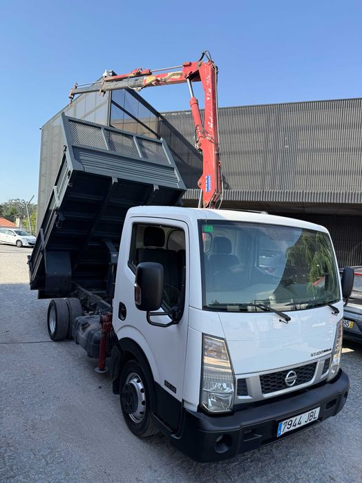 Carrinha Nissan cabstar com grua e báscula