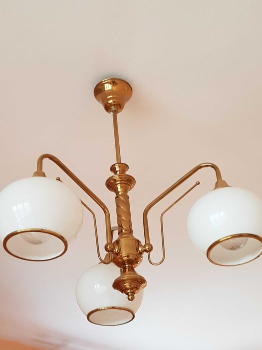 Żyrandol mosiężny białe klosze. Piękny. Bardzo dobry stan