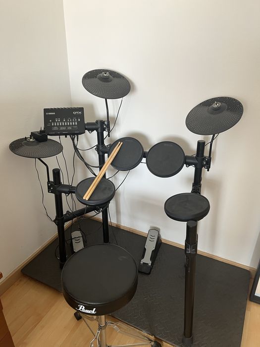 Bateria Eletrónica Yamaha DTX Seminova - (Se o anúncio está online, o produto ainda está disponível.)