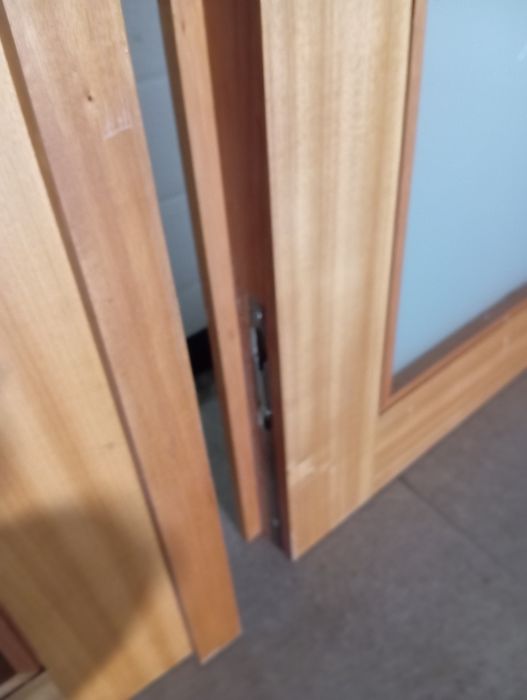 Porta dupla ao teto articular