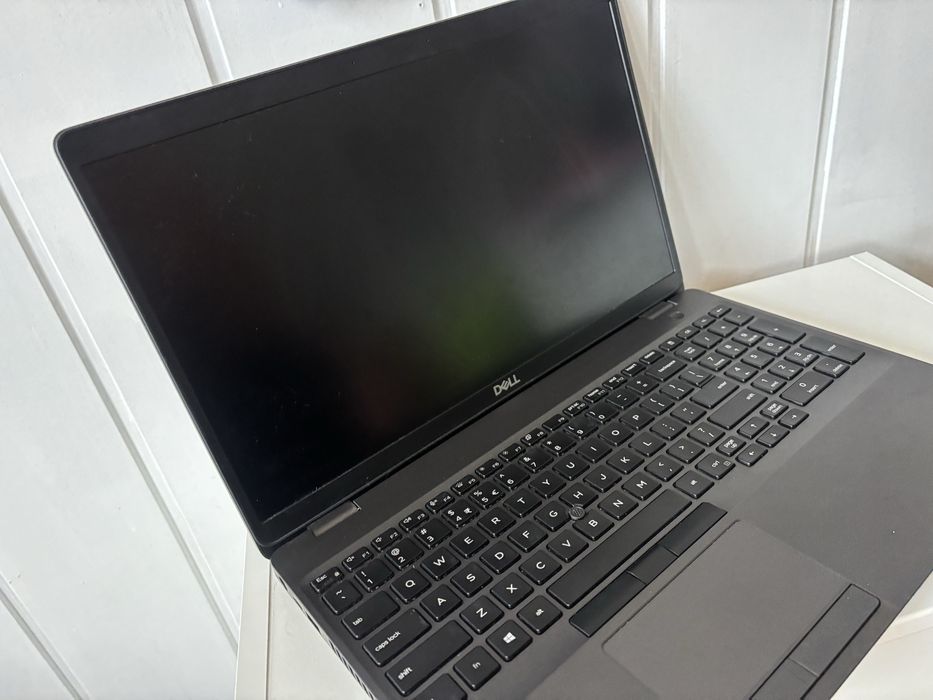 Dell Precision 3541 i7 / 16 GB RAM / SSD 512 GB / Windows 11 Pro