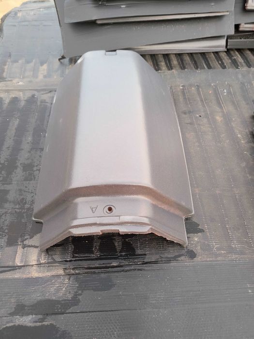 Dachówka ceramiczna płaska i Gąsiory Roben Bergamo Platinium Glazura