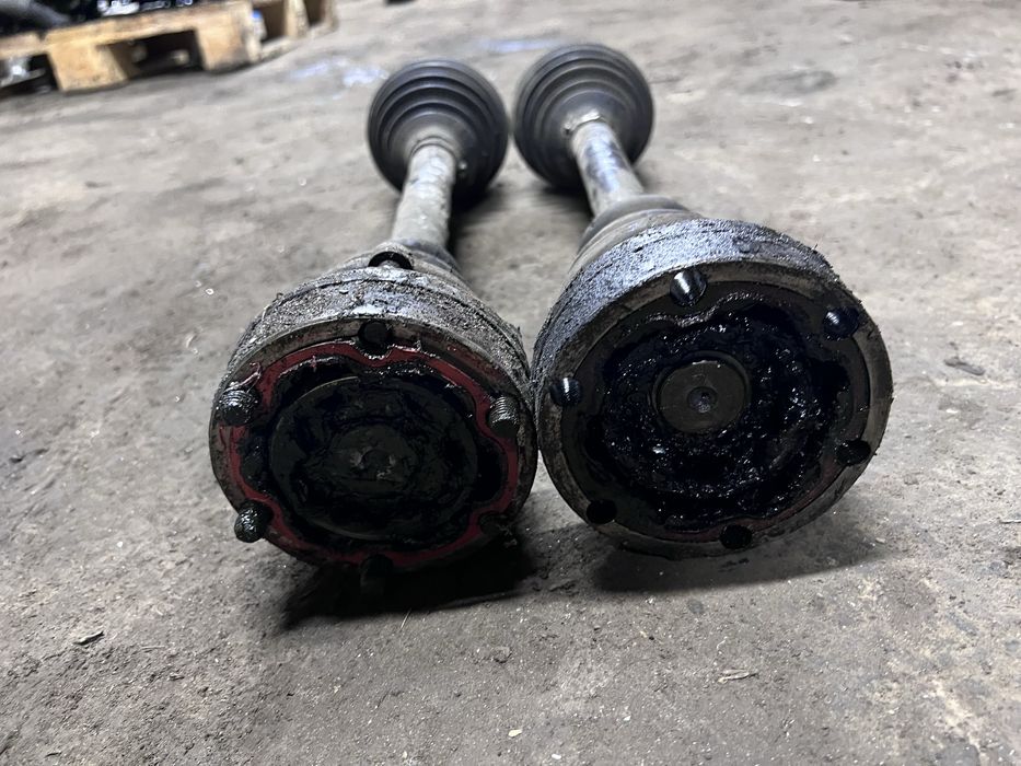 Приводний вал піввісь transporter t4 2.5 tdi полуось права ліва