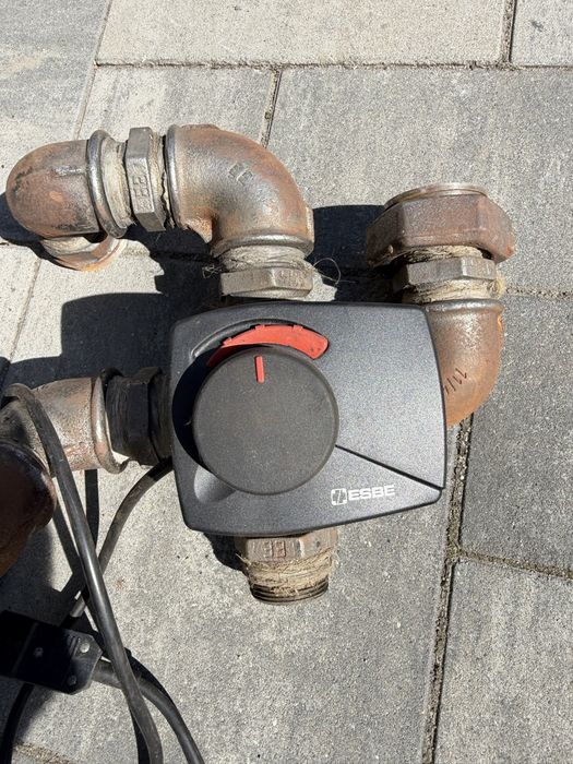 zawór mieszający trójdrogowy ESBE z siłownikiem elektrycznym