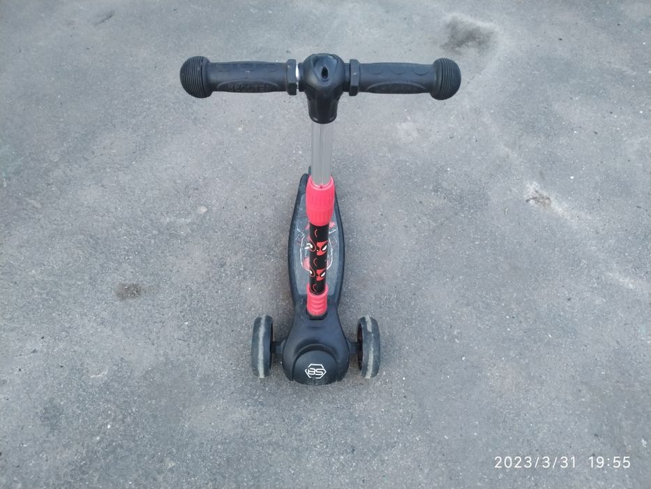 Дитячий самокат триколісний