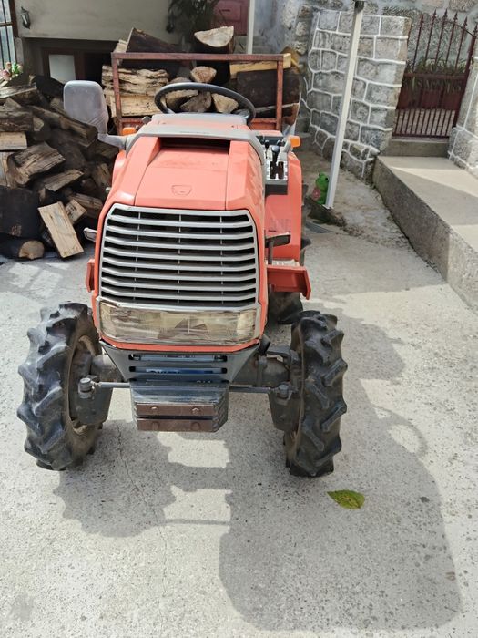 Trator Kubota (A15)