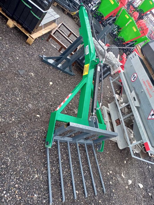 Widły do obornika na tył na wysięgniku, ładowacz na tył hydrauliczny