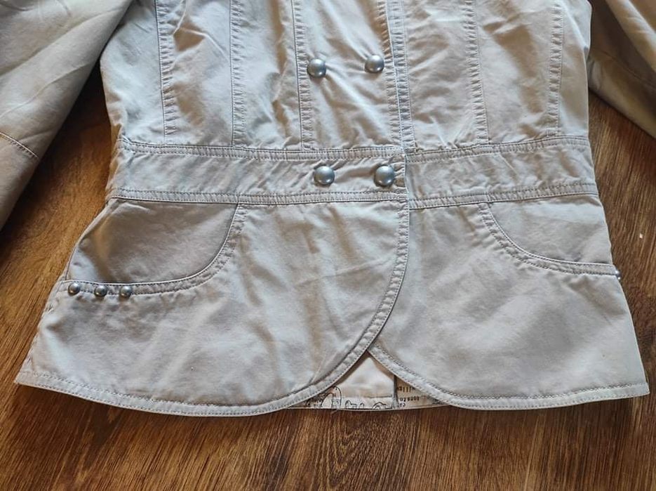 Marynarka w stylu militarnym