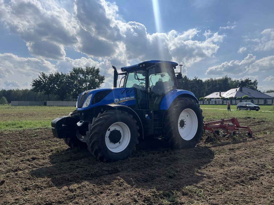 New Holland T7230