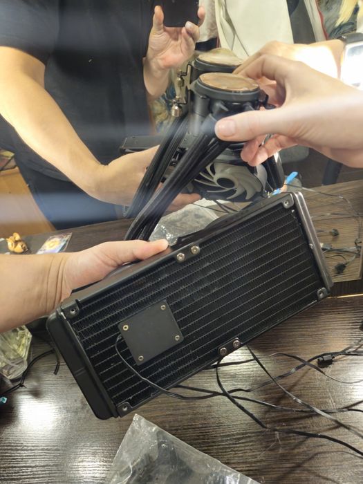 Водянка msi mag 240r