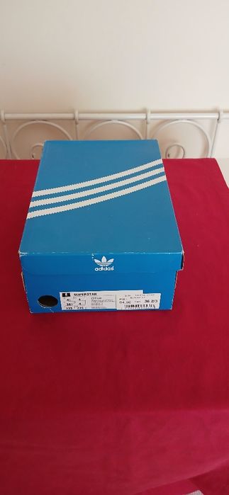Caixa Adidas, vazia