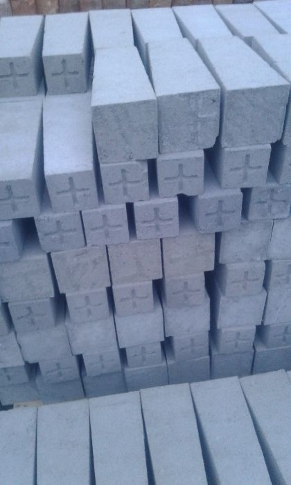 Kamień geodezyjny, słupek graniczny