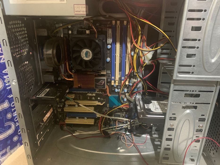 Computador fixo asus a trabalhar bem