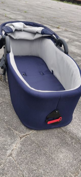 Alcoda de bebê em muito bom estado