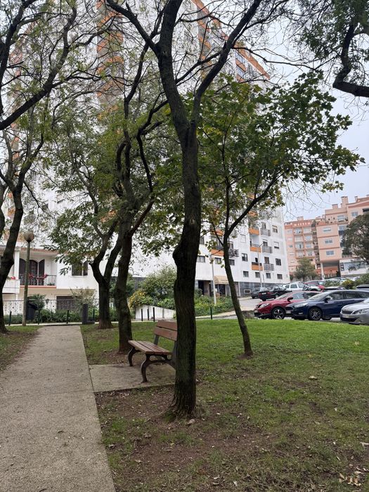 QUARTO mobiliado familiar em Massamá a 600 m da estação de comboio