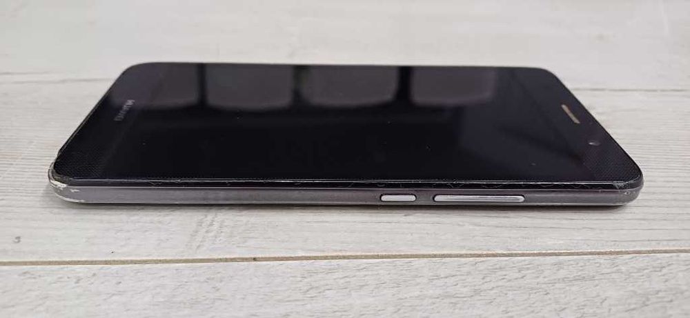 Smartfon Telefon Huawei Y6 SCL-L01 8GB + SD 16 GB 8+ 2 MP LTE