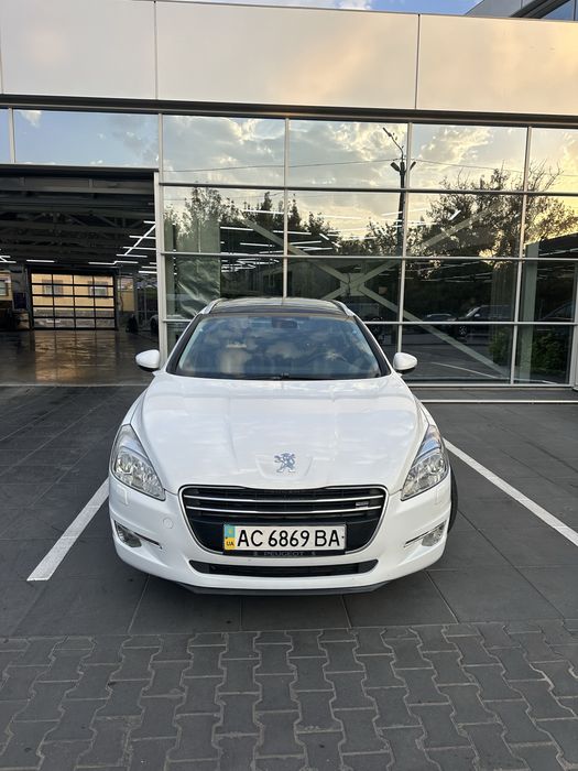Peugeot 508 панорамний дах