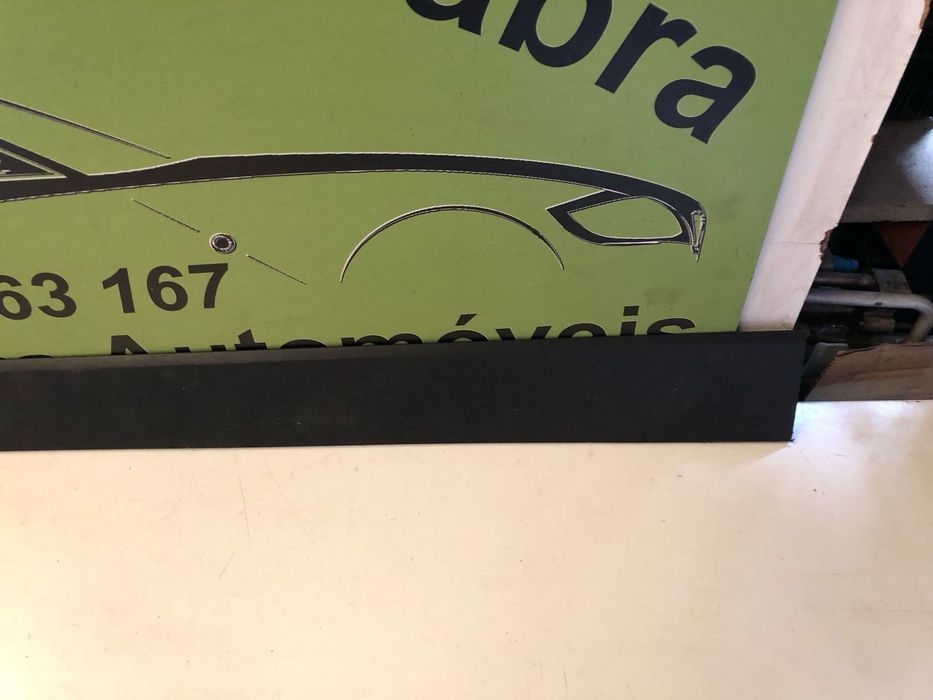 SEAT ARONA FRISO PORTA FRENTE ESQUERDA - FR024