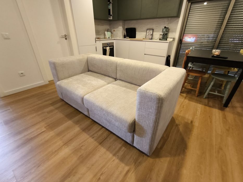 Sofá bege feito à medida 180x80