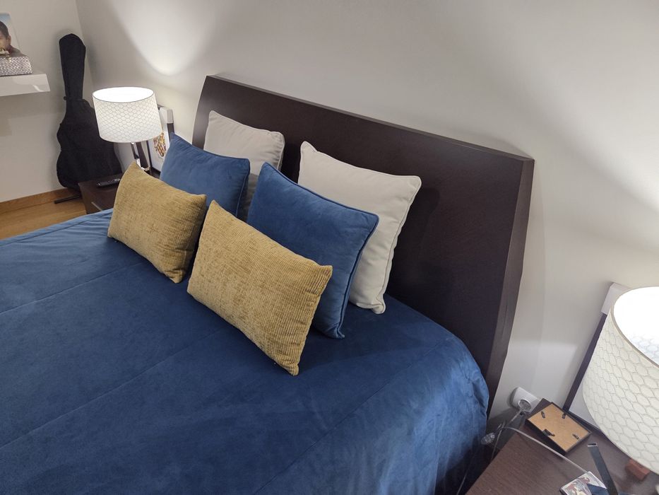 Cama casal  com estrado em wengue