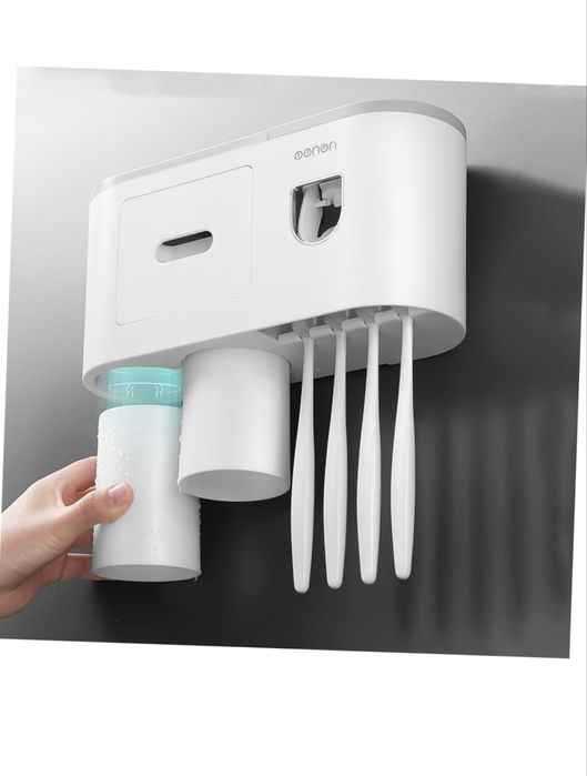 Uchwyt na szczoteczkę do zębów z wyciskaczem pasty do zębów