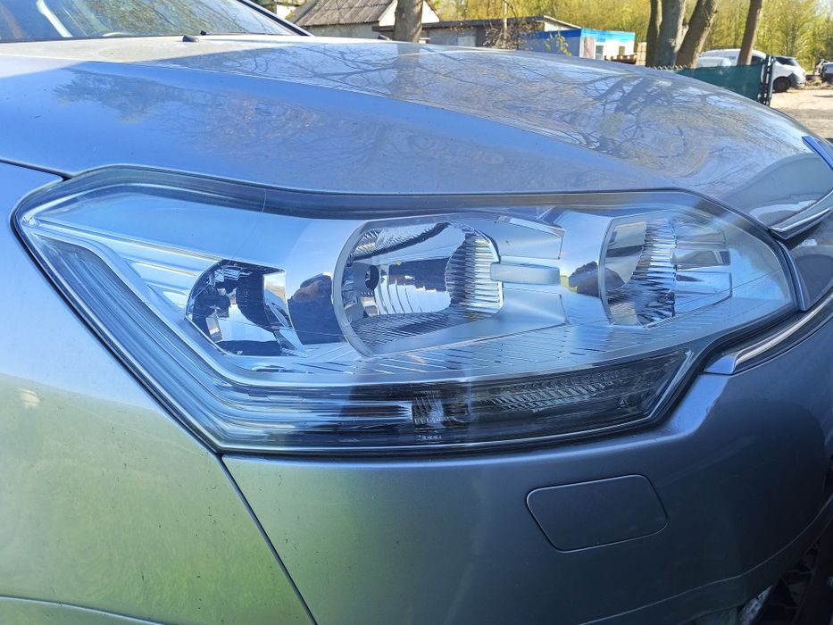 Lampa reflektor prawy przód citroen C5 x7 III żarówka Europa
