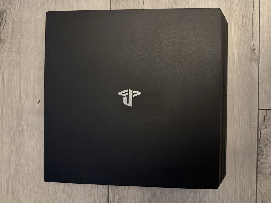 Ps4 pro playstation 4 pro 1 TB, 2 pady, gry, komplet, karton, kable