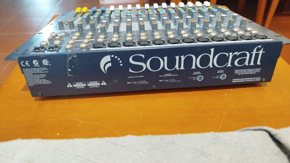 Mesa de som Soundcraft EPM12