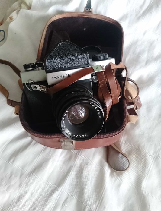 Советский объектив Вега 12Б с фотоаппаратом Киев 6С