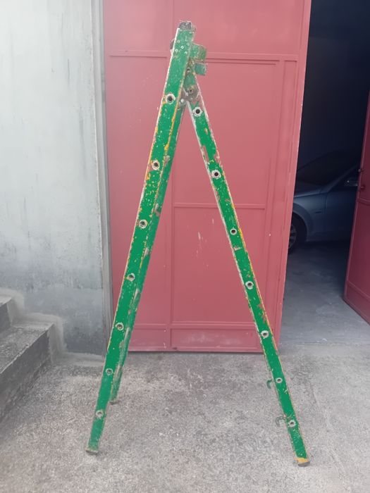 Vendo escada em alumínio