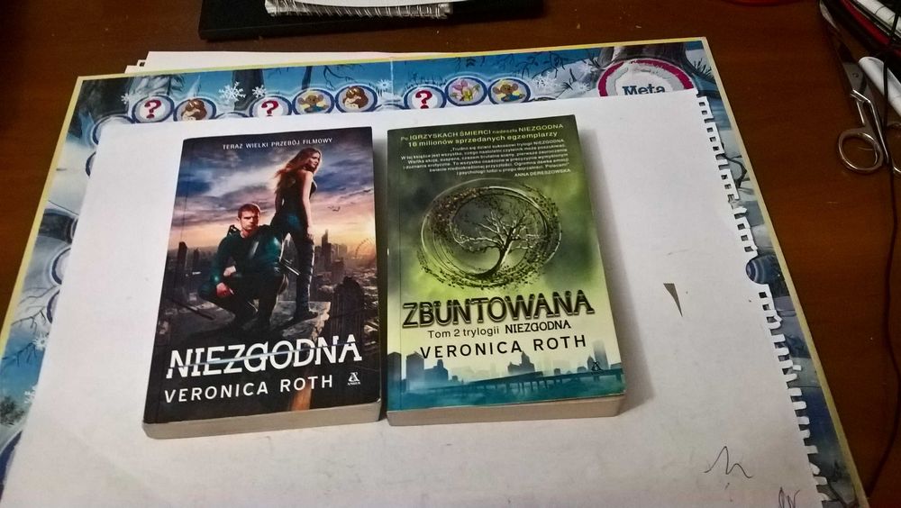 Niezgodna + Zbuntowana Veronica Roth  cena za całość