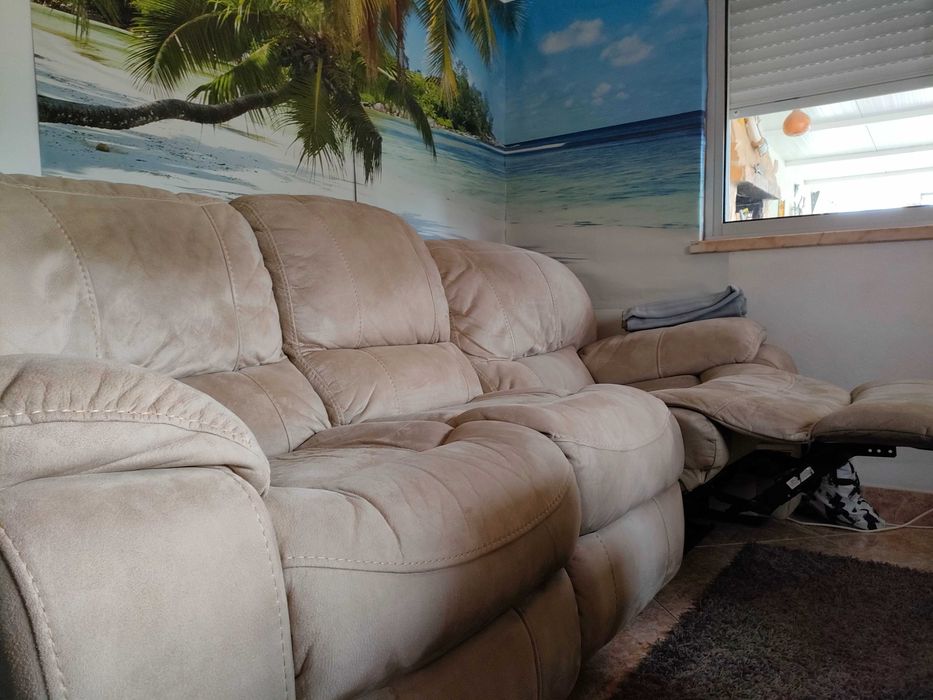 Sofá 3 lugares bege marca Cheers