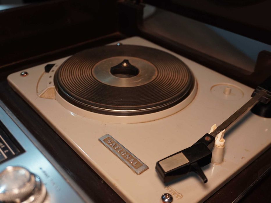 SG-945 Radio-Phonograph