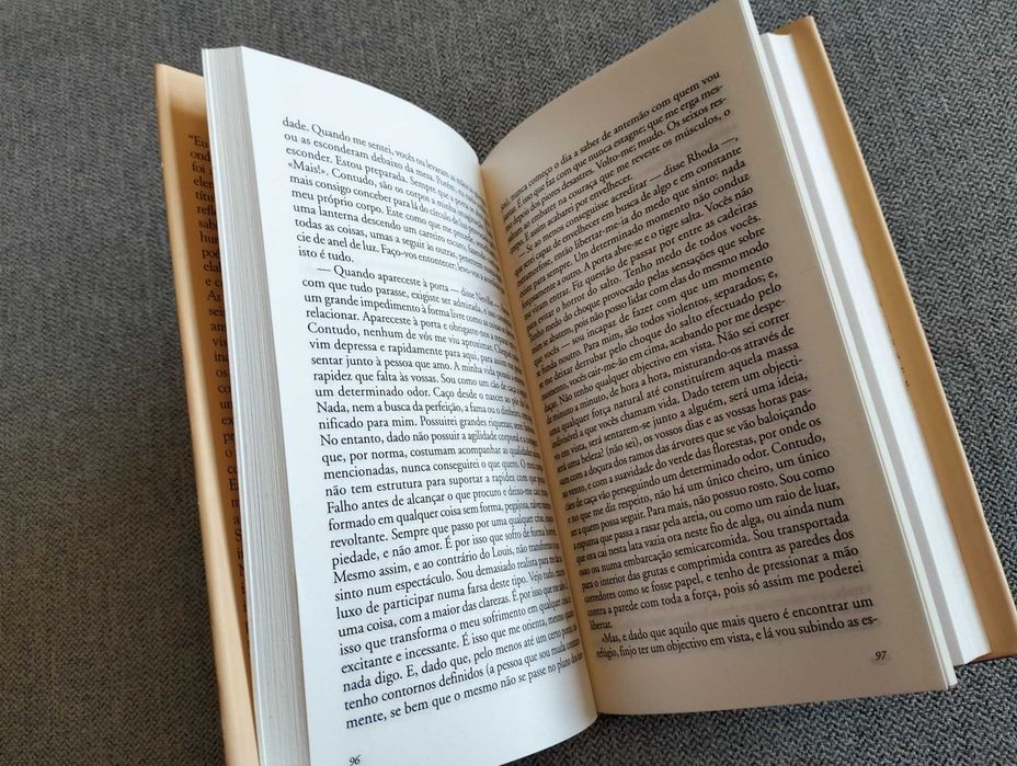 Livro "As ondas" de Virginia Woolf