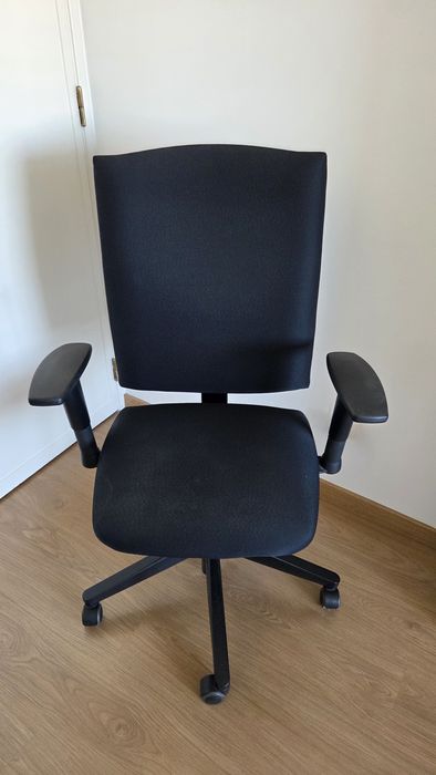 Cadeira de Escritório HAWORTH Ergonómica – Premium (Preta)