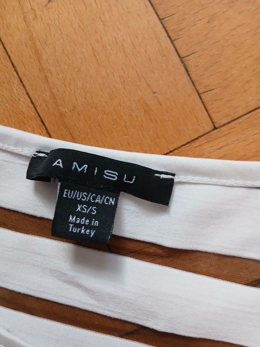 Bluzka  Amisu  w paski biale i czarne prześwitujące  M