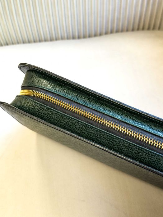 Louis Vuitton Pochette Baikal Taiga Épicea Verde – Detalhes Dourados
