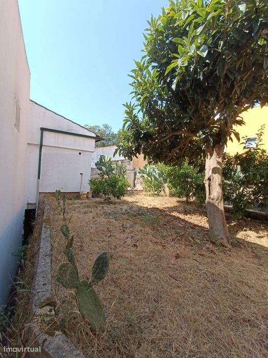 Quarto - localizado em Montarroio Coimbra